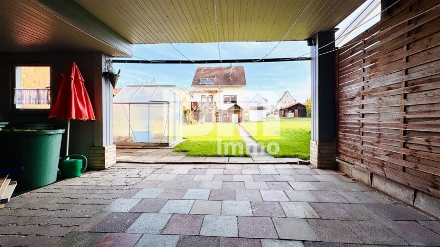 (R)eserviert!Gepflegtes Einfamilienhaus mit 2 Nebengebäuden und Garten - Freisitz überdacht